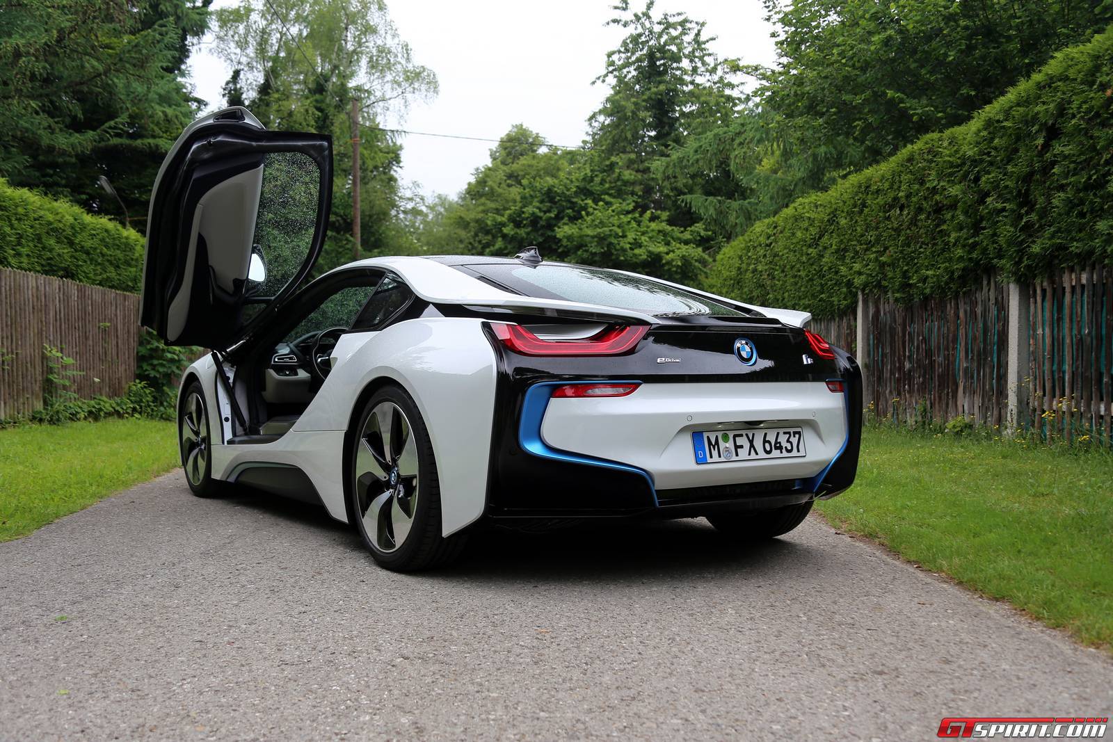 rear photo of bmw i8 coupe