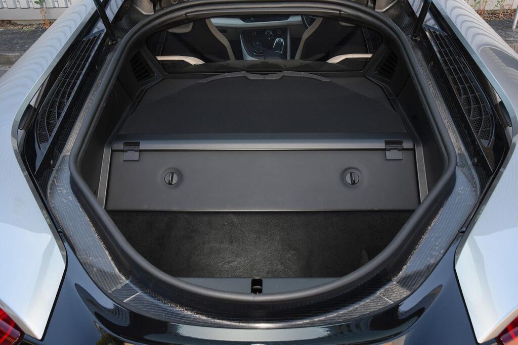 bmw i8 rear trunk boot cargo space